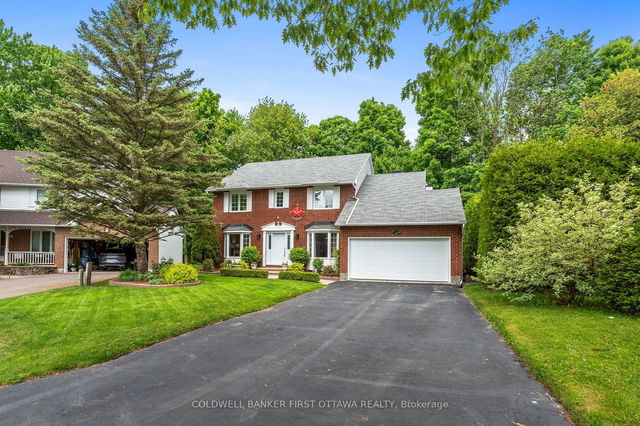 152 TWEED Crescent