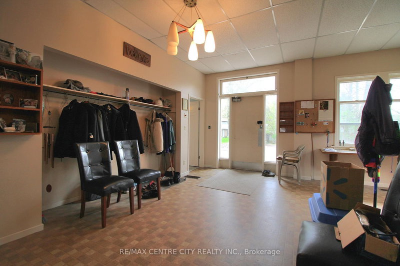 12 CHESTER St, St. Thomas, N5R 1T8 | Image 3