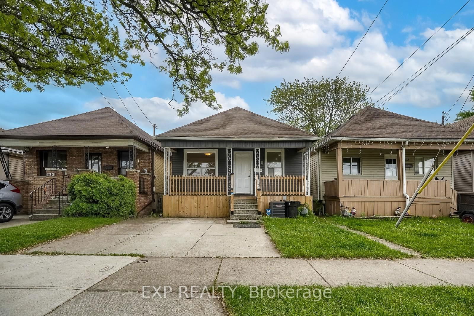 Detached House for sale at 230 McAnulty Boulevard, Hamilton, Crown Point, L8H 3J1 - MLS: X12189500