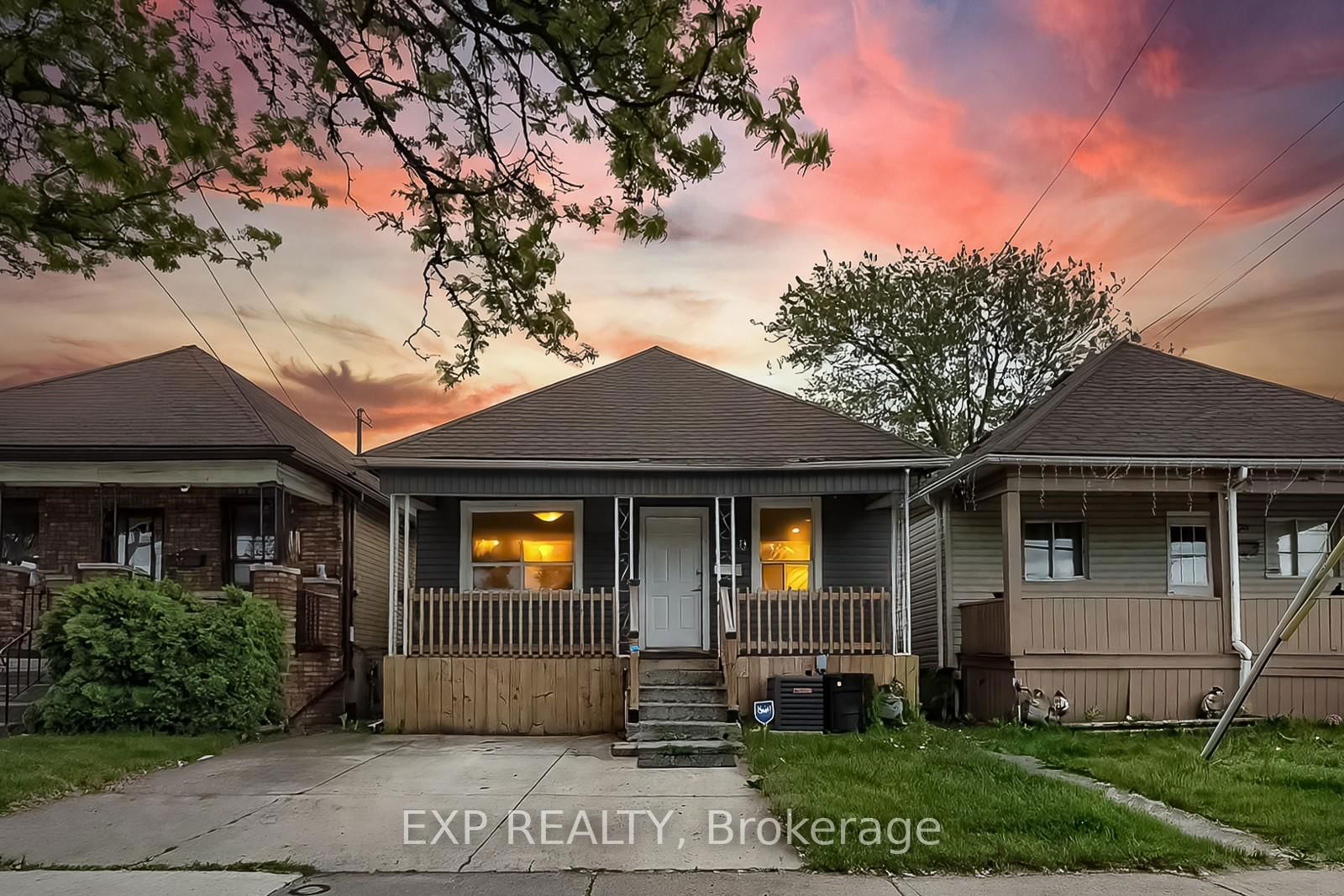 Detached House for sale at 230 McAnulty Boulevard, Hamilton, Crown Point, L8H 3J1 - MLS: X12189500