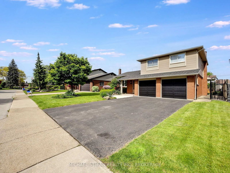 207 Montmorency Dr, Hamilton, L8K 5H3 | Image 3