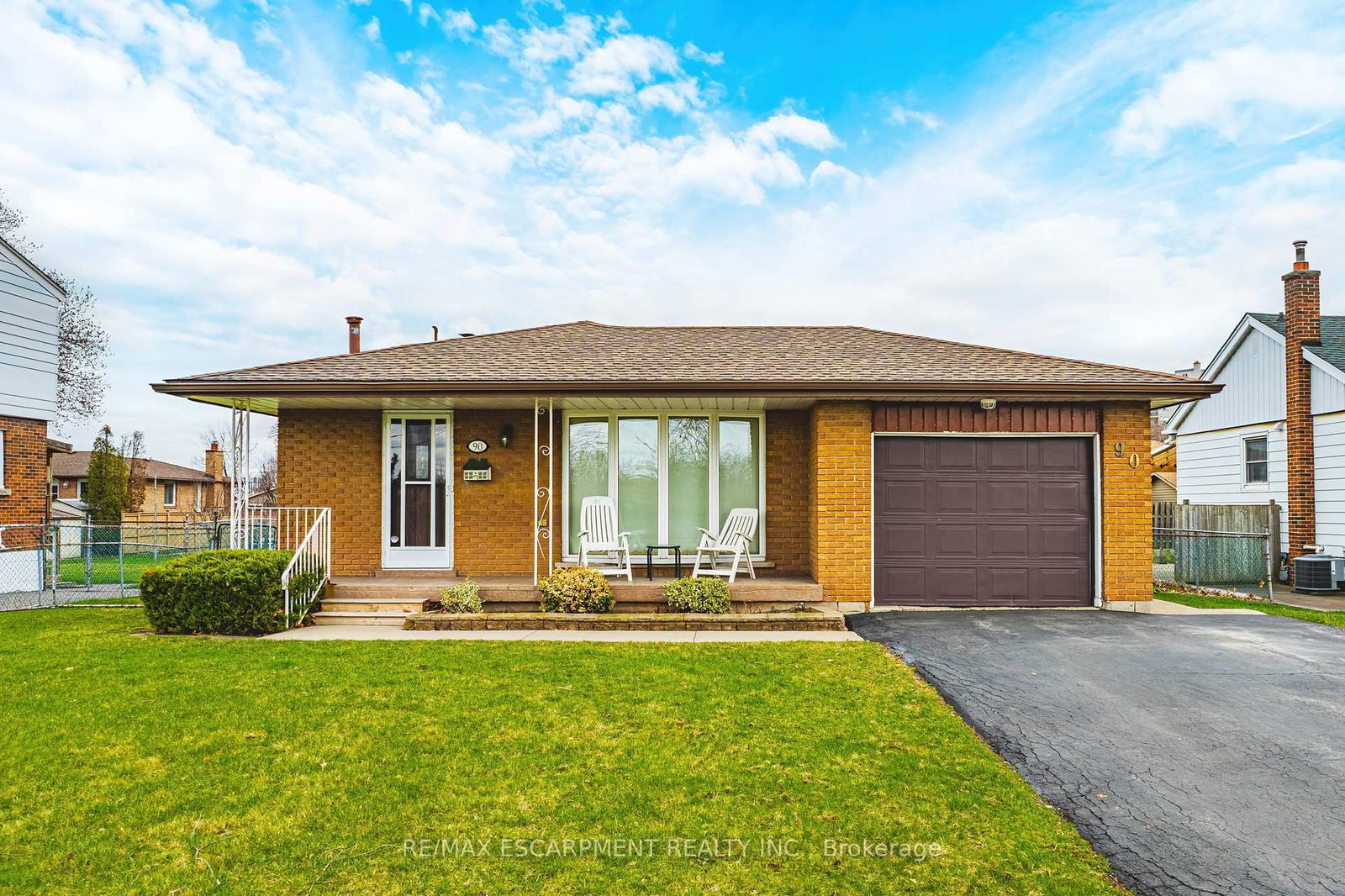 Detached House for sale at 90 Pottruff Road, Hamilton, Kentley, L8H 2M1 - MLS: X12190512