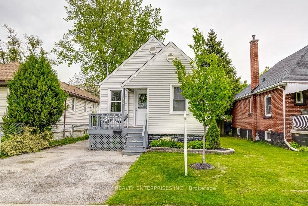 Detached House for sale at 284 Tolton Avenue, Hamilton, Normanhurst, L8H 5P5 - MLS: X12190694