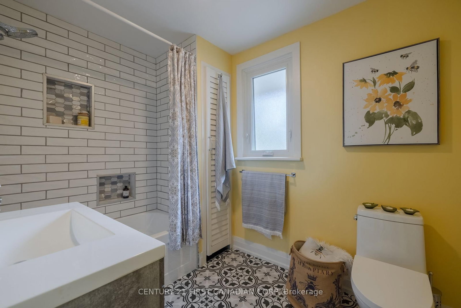 Listing Image 15