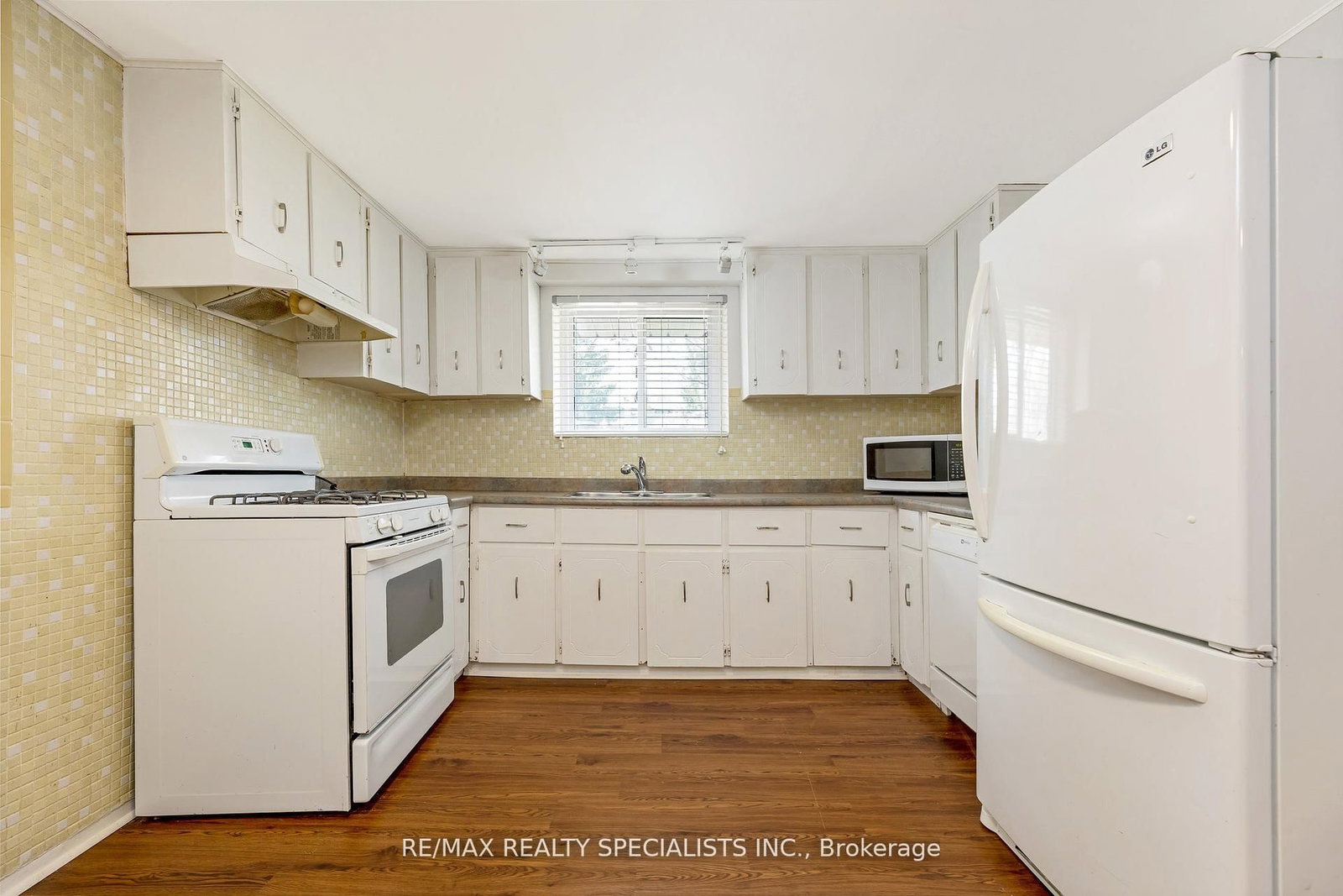 Listing Image 13