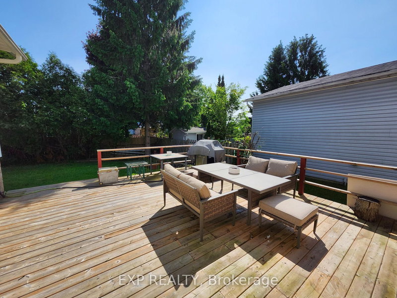 1311 Cuthbertson Ave, Brockville, K6V 6Y2 | Image 3