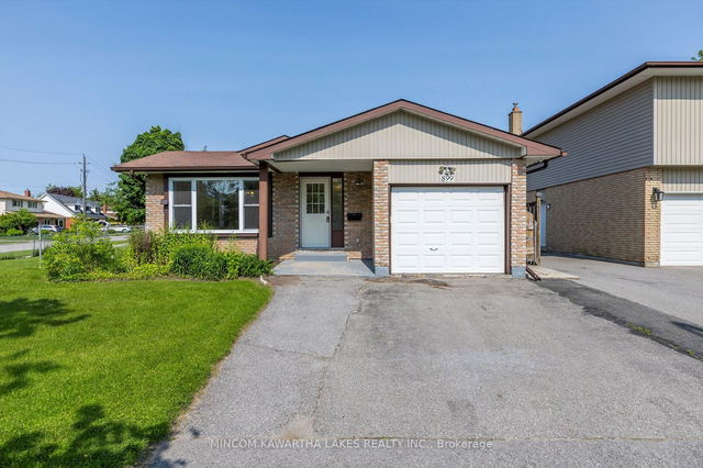 899 Ashdale Crescent W