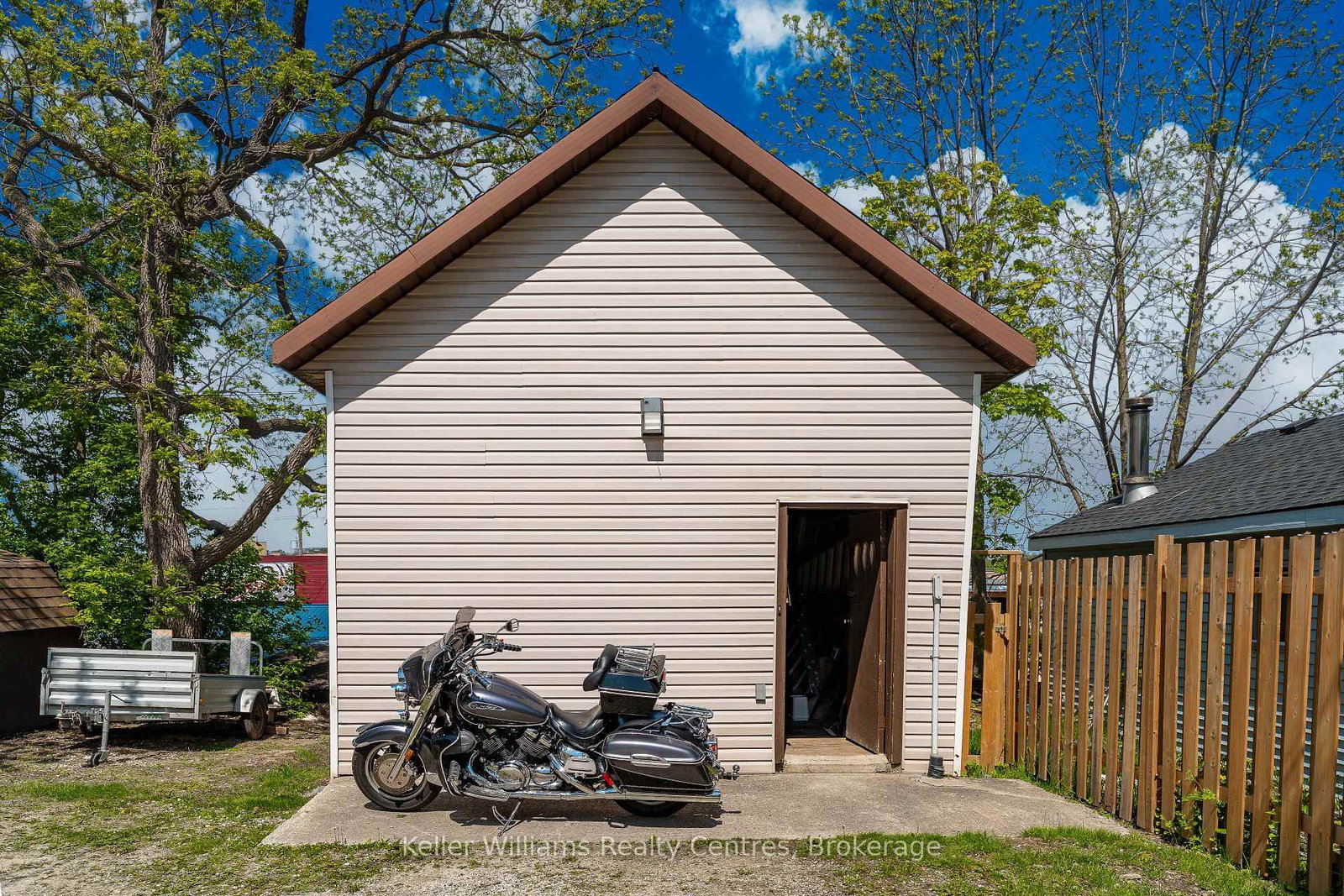 Listing Image 3