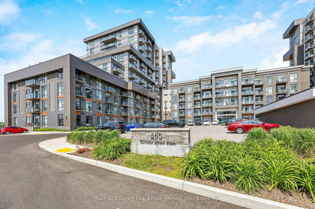 324 - 450 Dundas Street