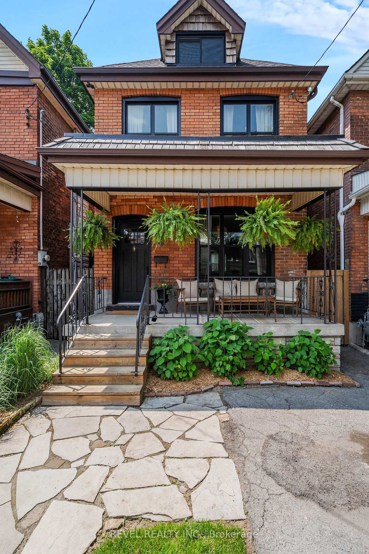 Detached House for sale at 33 Holton Avenue, Hamilton, Gibson, L8L 6H3 - MLS: X12193804