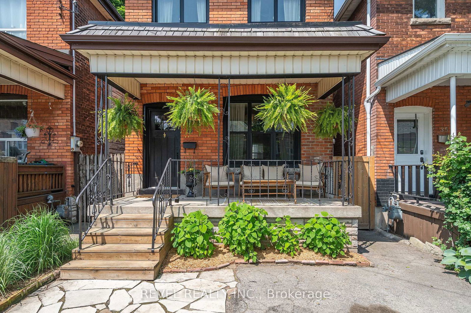 Detached House for sale at 33 Holton Avenue, Hamilton, Gibson, L8L 6H3 - MLS: X12193804