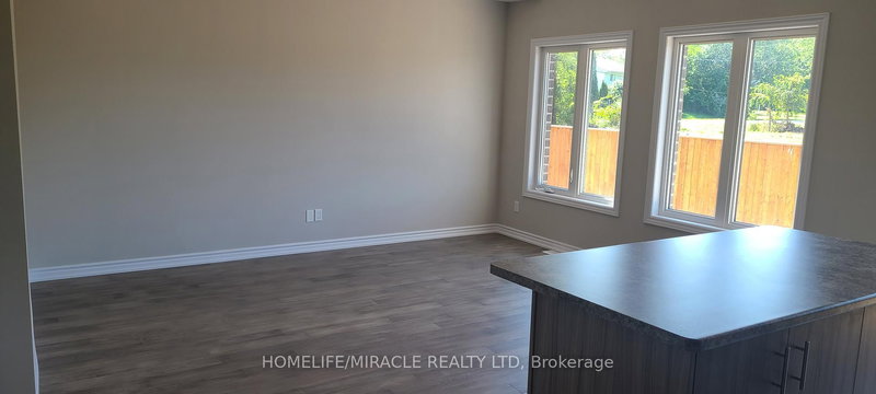 17 Renfrew Tr, Welland, L3C 0K2 | Image 3