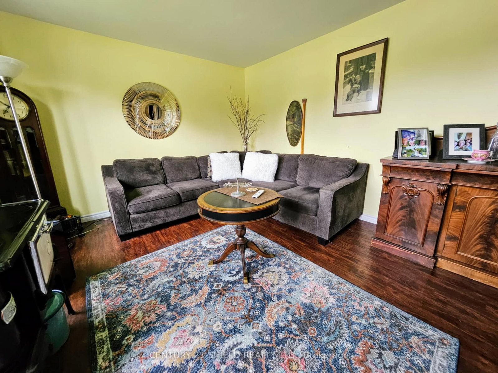 Listing Image 6