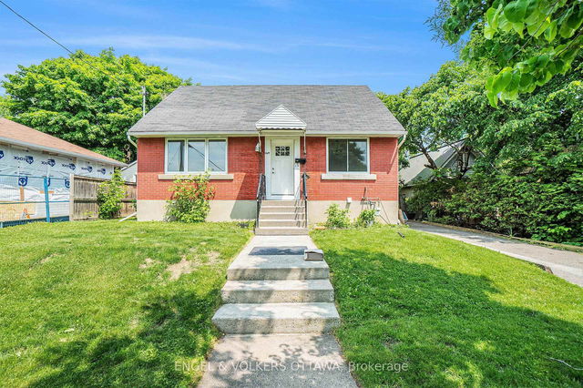 1687 Grasmere Crescent