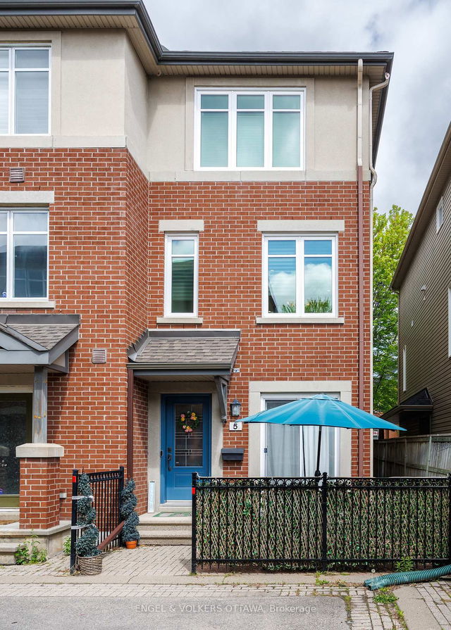 5 Carraway Private