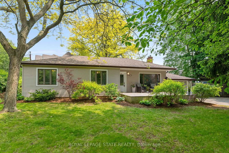 82 Gilbert Ave, Hamilton - Ancaster image-0-0