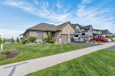 100 Tamarack Blvd, Woodstock - North image-0-2