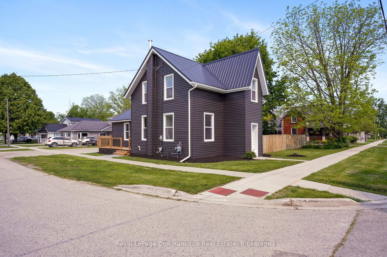 Listing photo 2