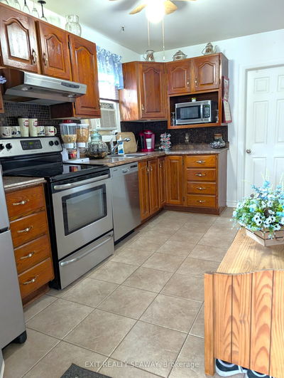 710 Killarney Ave, Cornwall - Cornwall image-0-3