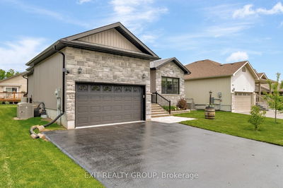 12 Conger Dr, Prince Edward County - Wellington