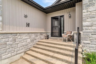 12 Conger Dr, Prince Edward County - Wellington image-0-3