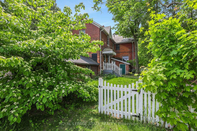 262 Main St W, Grimsby, L3M 1S4 | Image 3