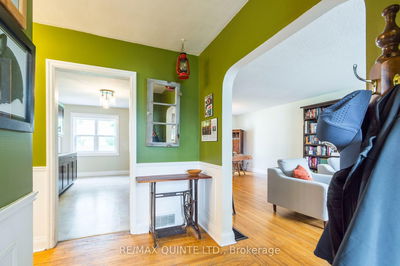 16 Macdonald Gdns, Belleville -  image-0-4