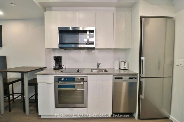 1208 - 105 Champagne Avenue