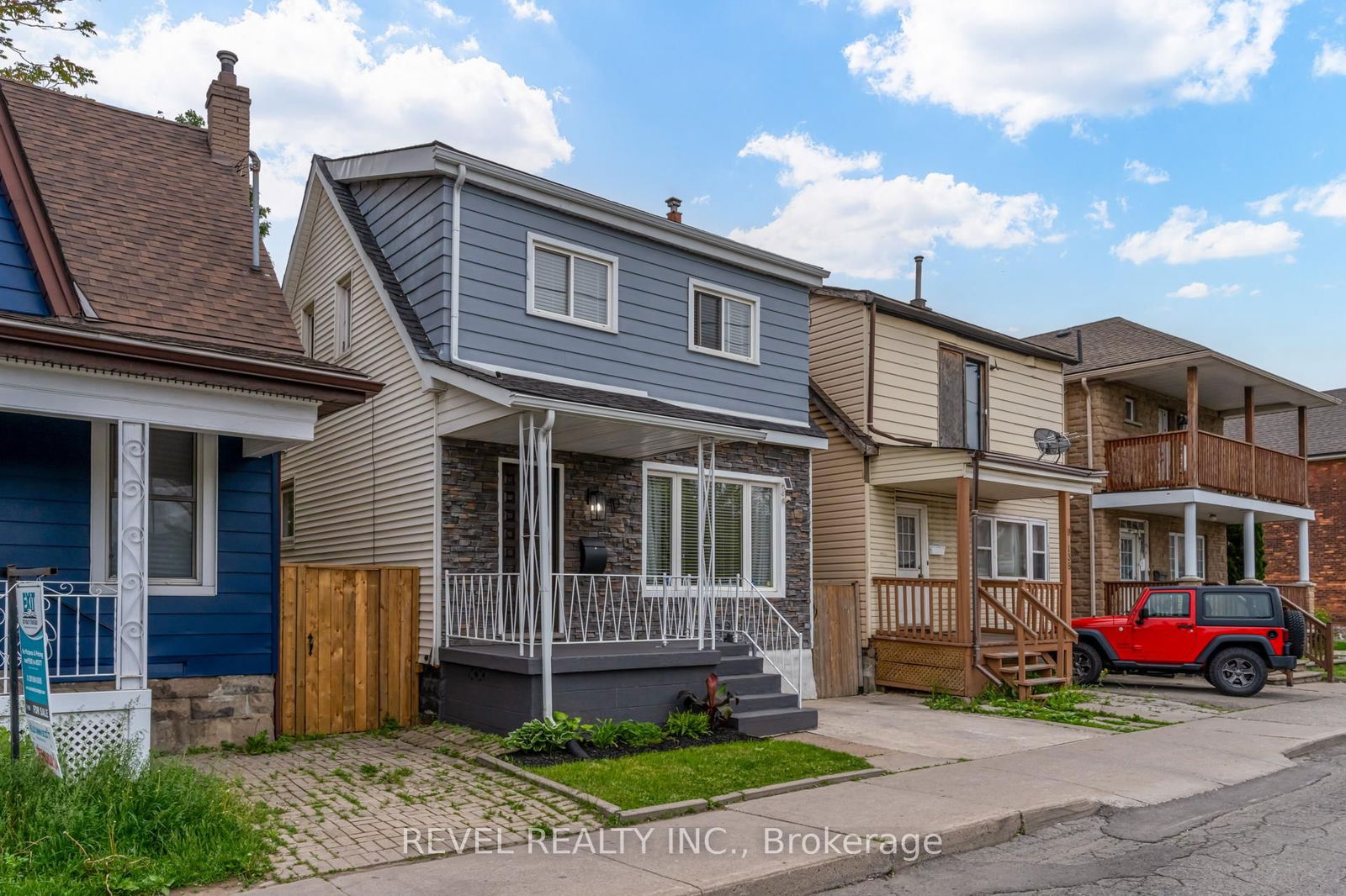 Detached House for sale at 140 Sanford Avenue, Hamilton, Gibson, L8L 5Z5 - MLS: X12197963