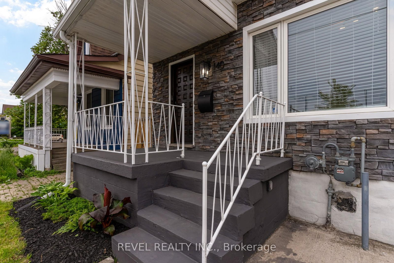 Detached House for sale at 140 Sanford Avenue, Hamilton, Gibson, L8L 5Z5 - MLS: X12197963