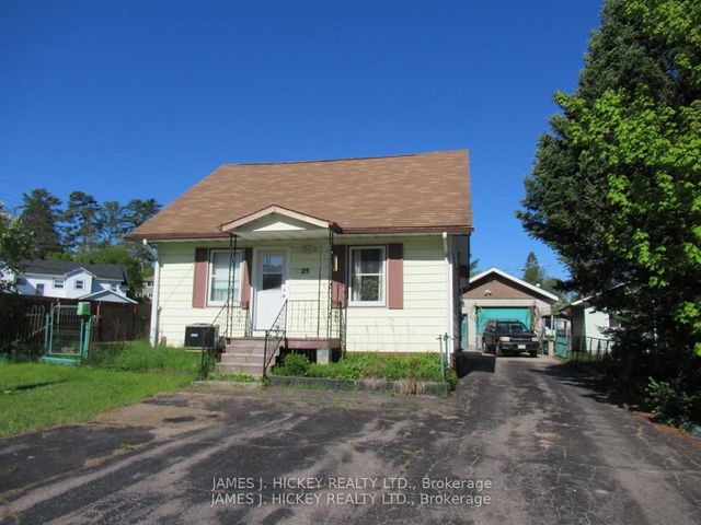 25 Spruce Crescent