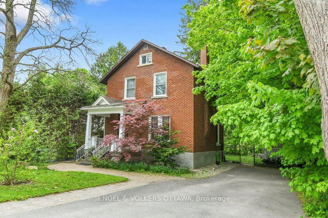 141 Minto Place