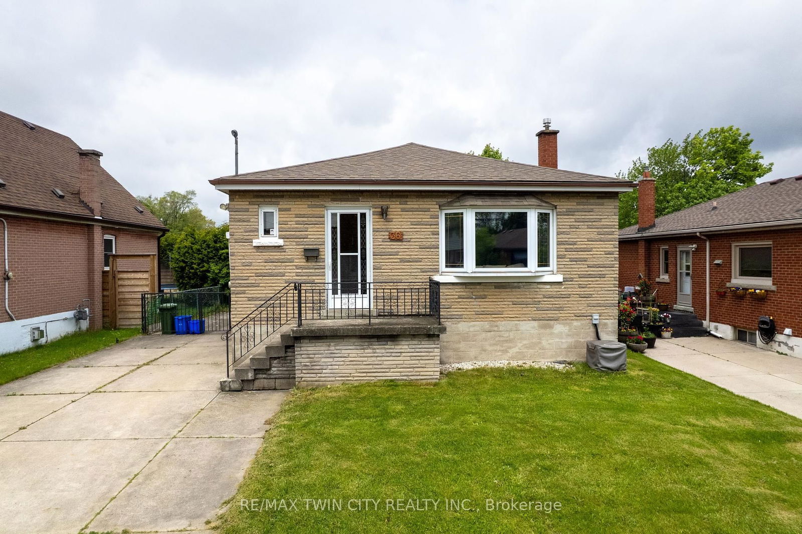 Detached House for sale at 36 Shadyside Avenue, Hamilton, Burkholme, L8V 3E3 - MLS: X12198734