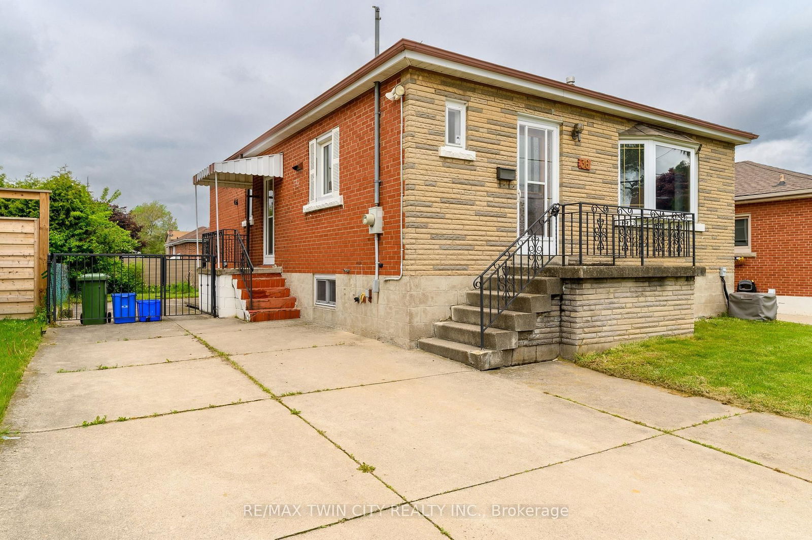 Detached House for sale at 36 Shadyside Avenue, Hamilton, Burkholme, L8V 3E3 - MLS: X12198734