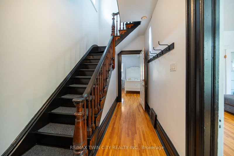 12 Pearl St, Brantford, N3T 3N4 | Image 3