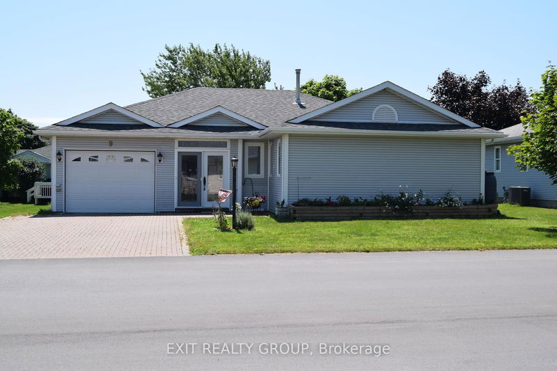 9 Empire Blvd, Prince Edward County - Wellington Ward image-0-0