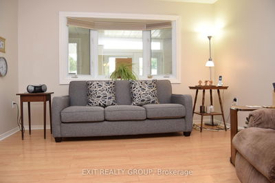 9 Empire Blvd, Prince Edward County - Wellington Ward image-0-2