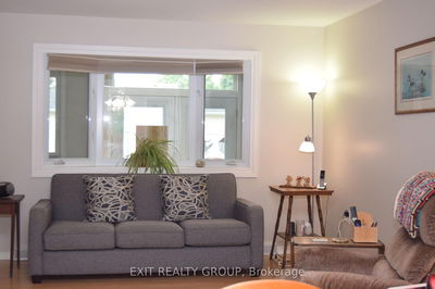 9 Empire Blvd, Prince Edward County - Wellington Ward image-0-3