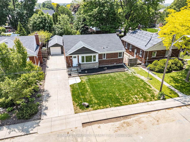 6 Mulock Avenue