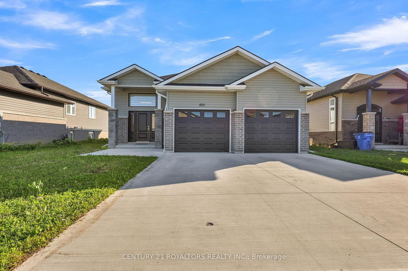 802 Keil Dr, Chatham-Kent - Chatham-Kent image-0-0