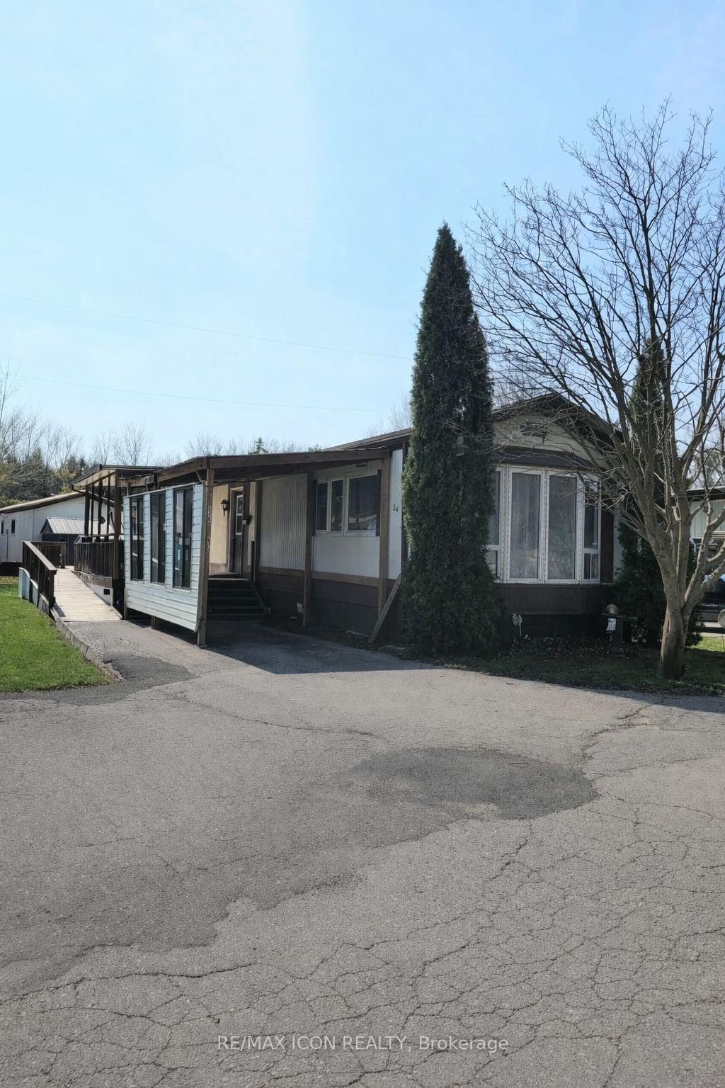 9839 Lakeshore Road, Unit 34