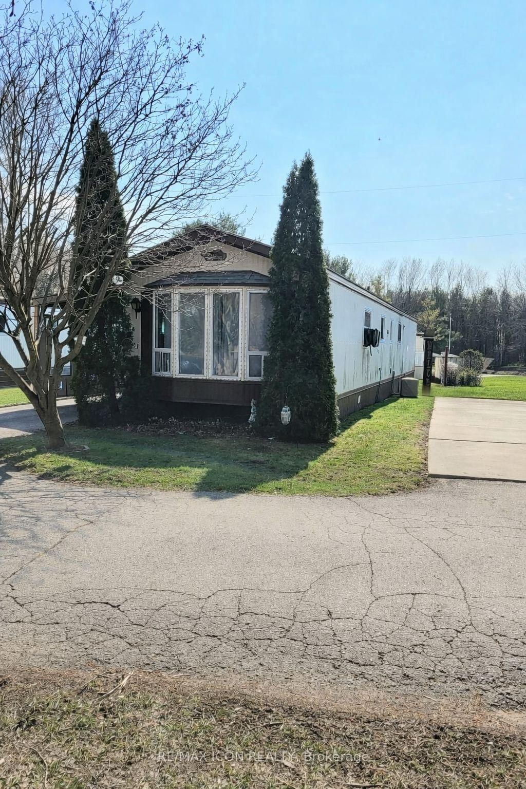 9839 Lakeshore Road, Unit 34