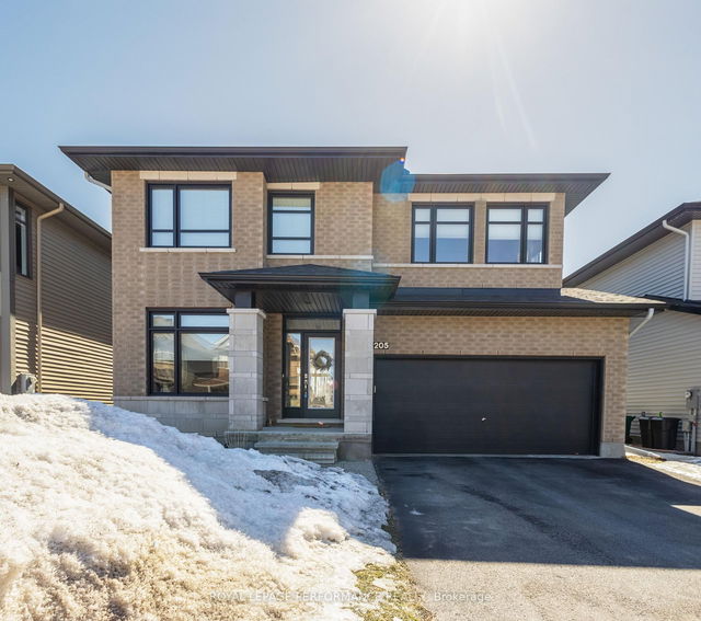 205 Shinleaf Crescent
