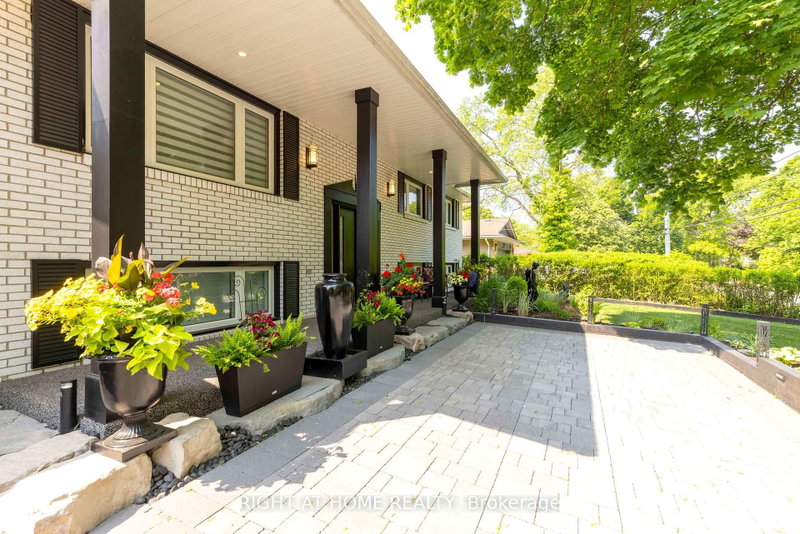 212 Lockhart Drive