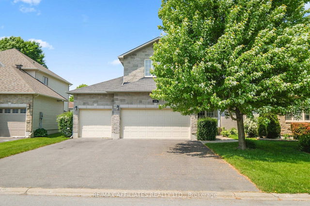 176 Topaze Crescent