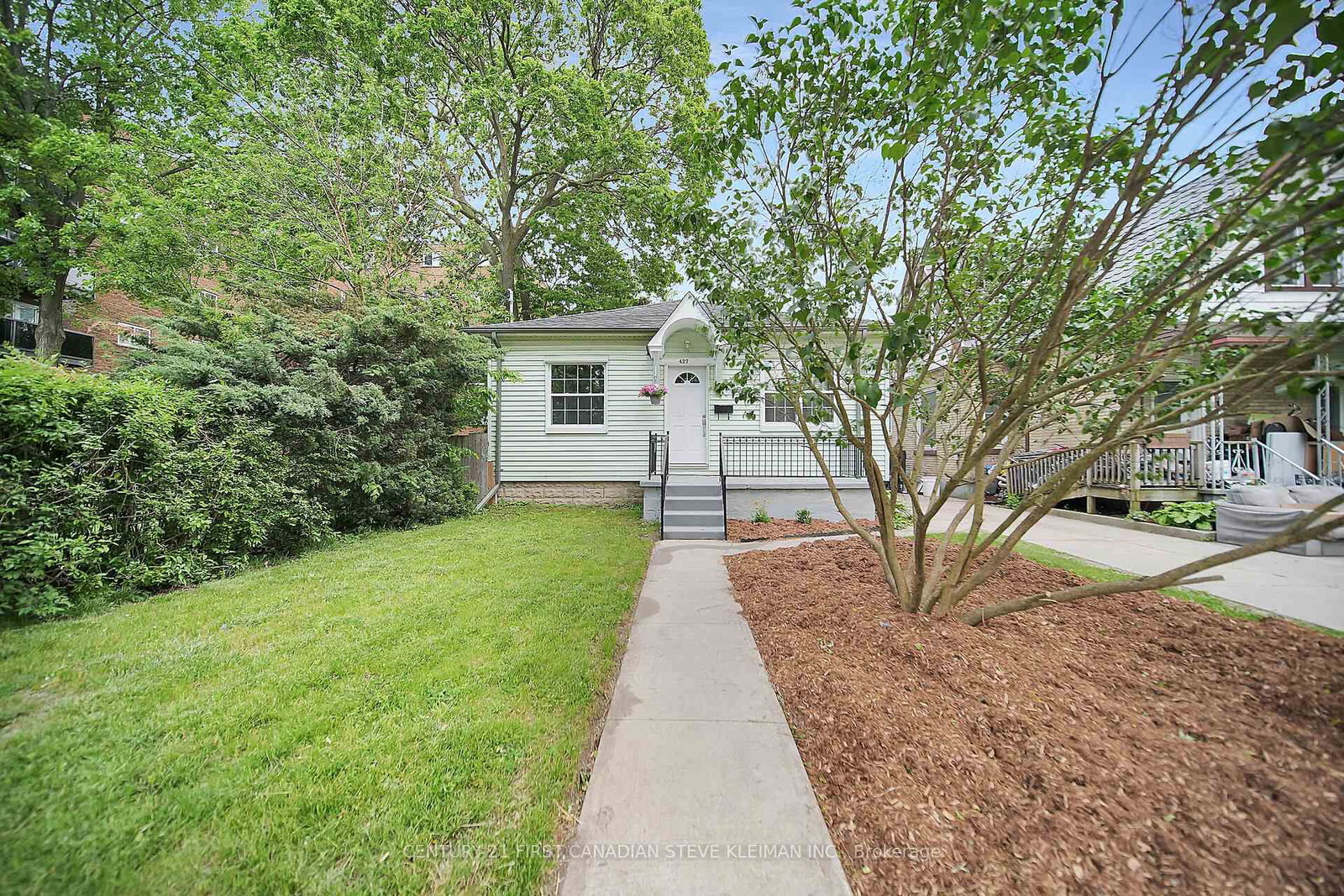 Listing photo 2