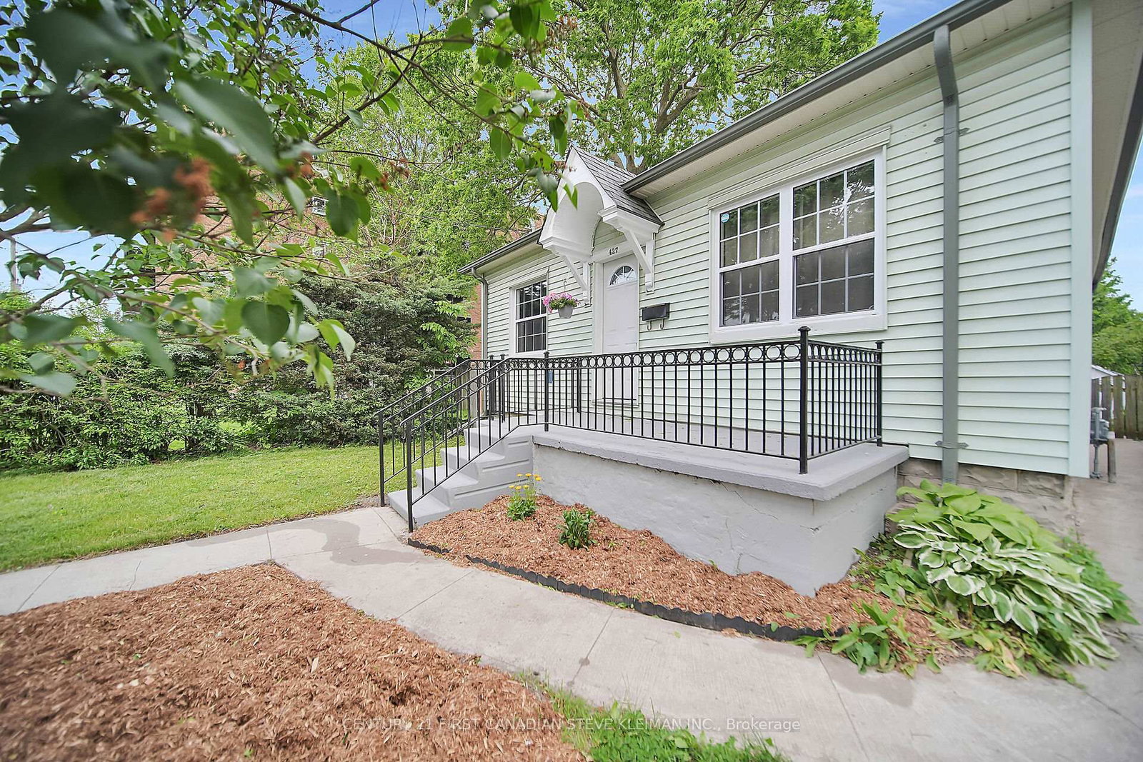 Listing photo 3