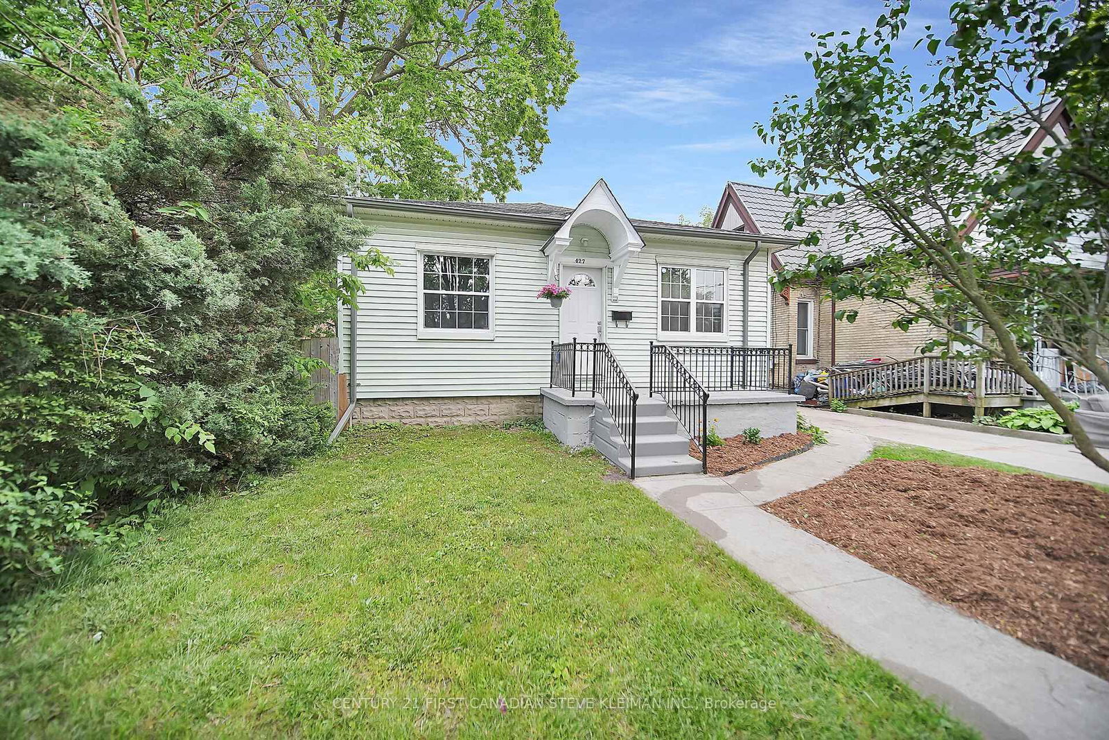 Listing photo 4