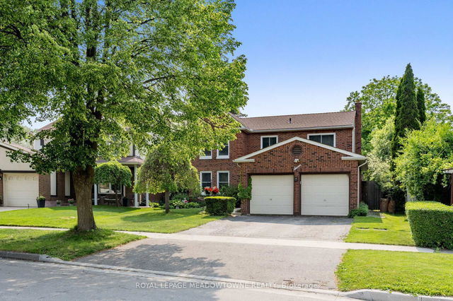 7 Deerwood Crescent
