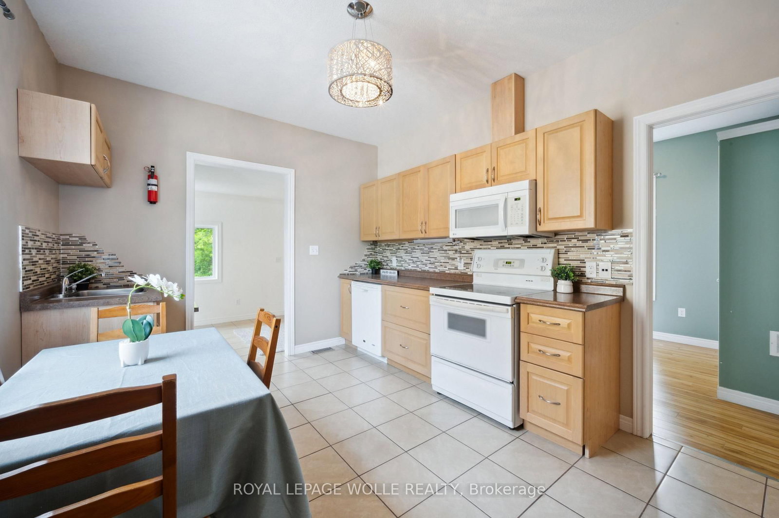 Listing Image 7